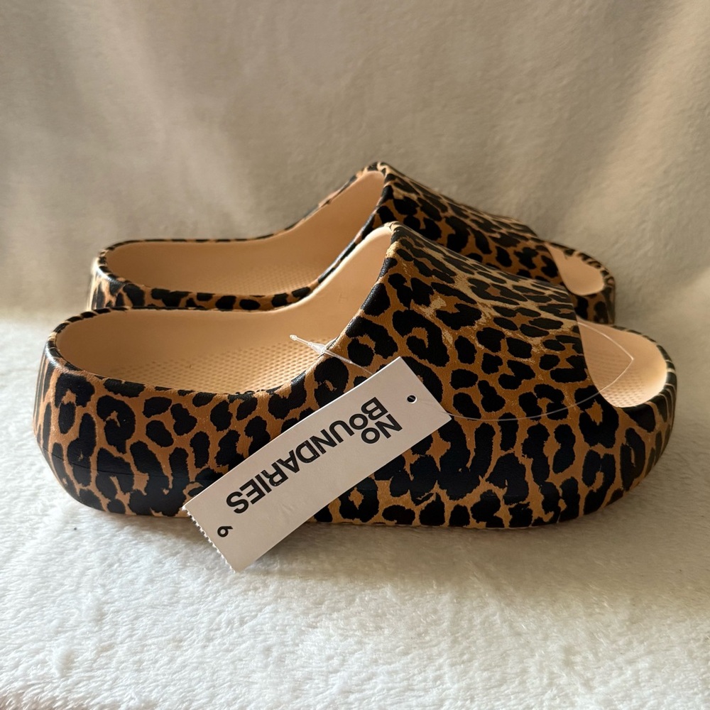 No Boundaries Shoes Women’s Size 6 Animal Print Slip-Ons‎ Contour Footbed New